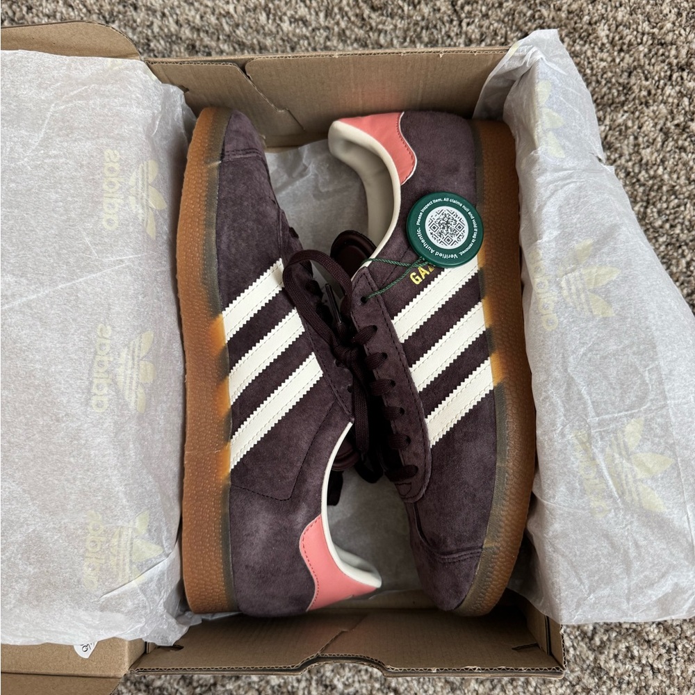 NWT Adidas Gazelle Sneakers in Brown and Pink